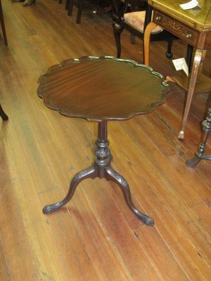 Antique English Mahogany Chippendale Style Piecrust Pedestal Table