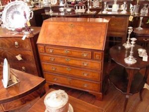 Geo. III Oyster Veneer Low Chest of Drawers