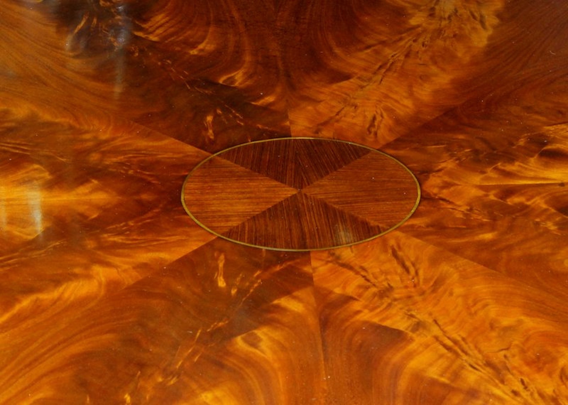 English Bench-Made Regency Style Circular Dining Table - Image 4