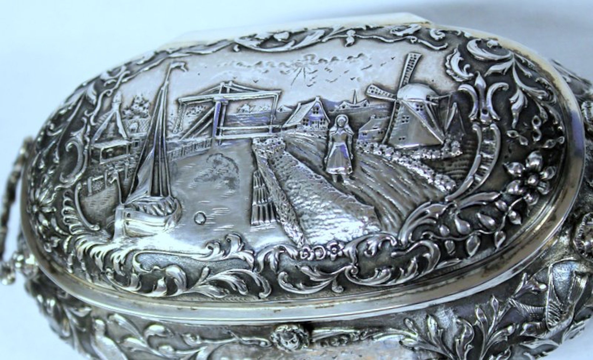 Antique Dutch .833 Fine Silver Hand Chased Casket or Box - Image 10