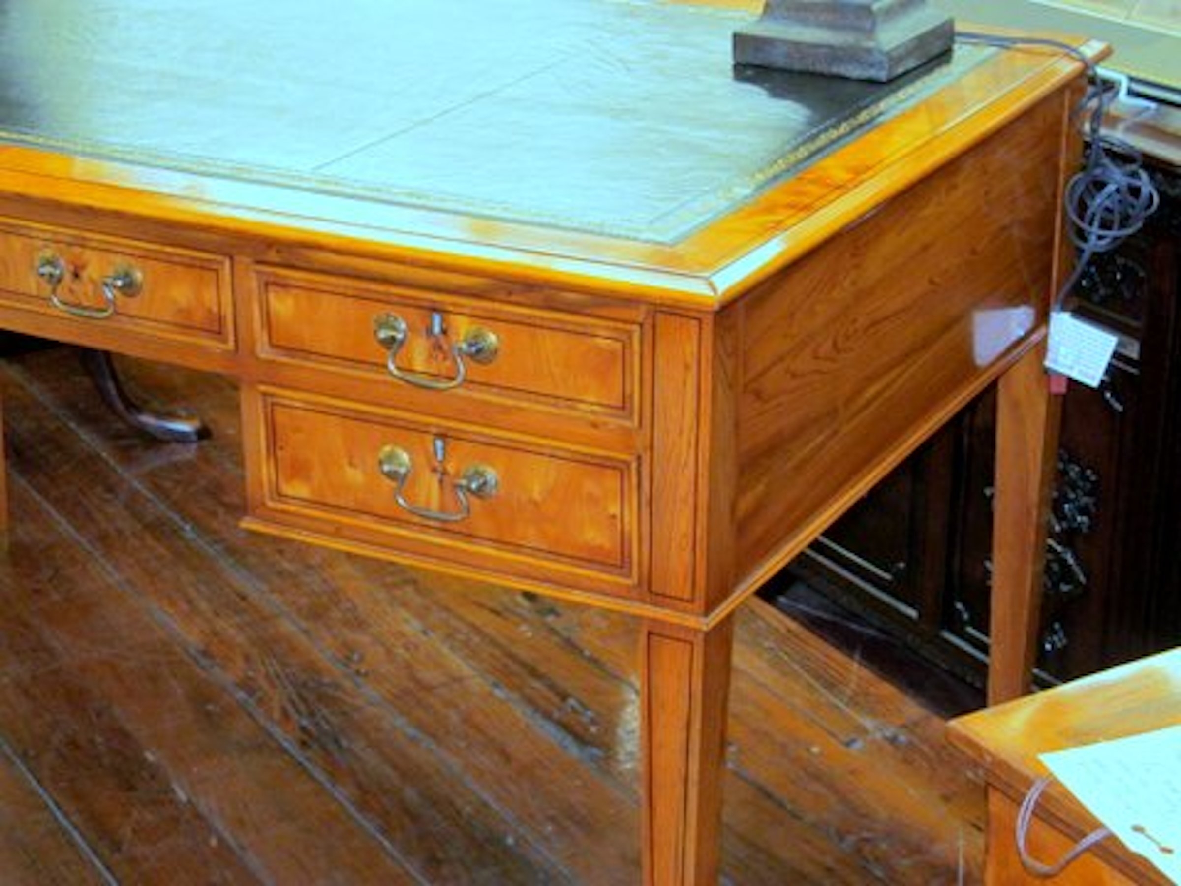 English Bench Made Pippy Yew Wood Leather Top Writing Table - Image 5