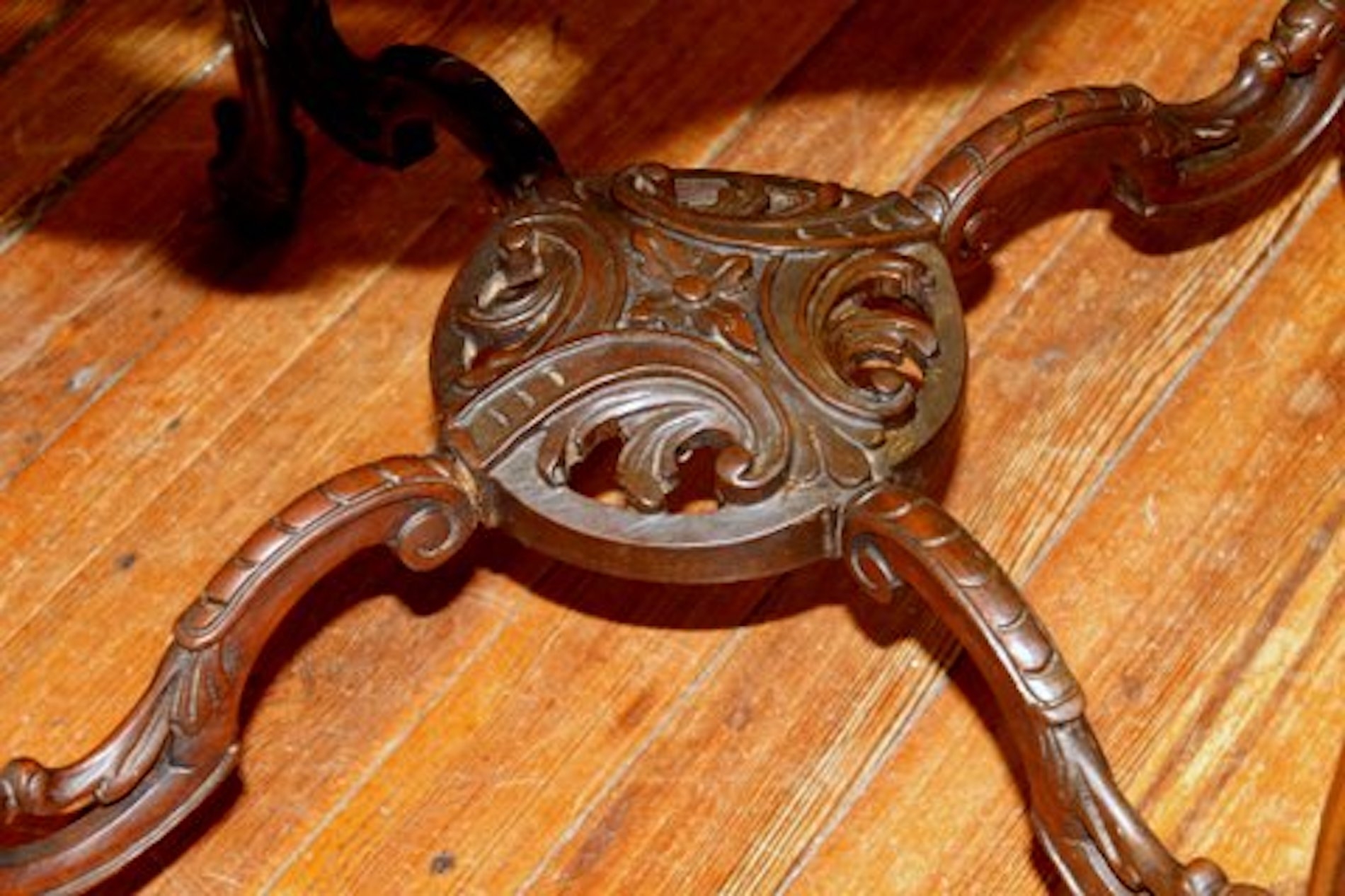 Antique English Mahogany and Exotic Woods Centre Table - Image 6