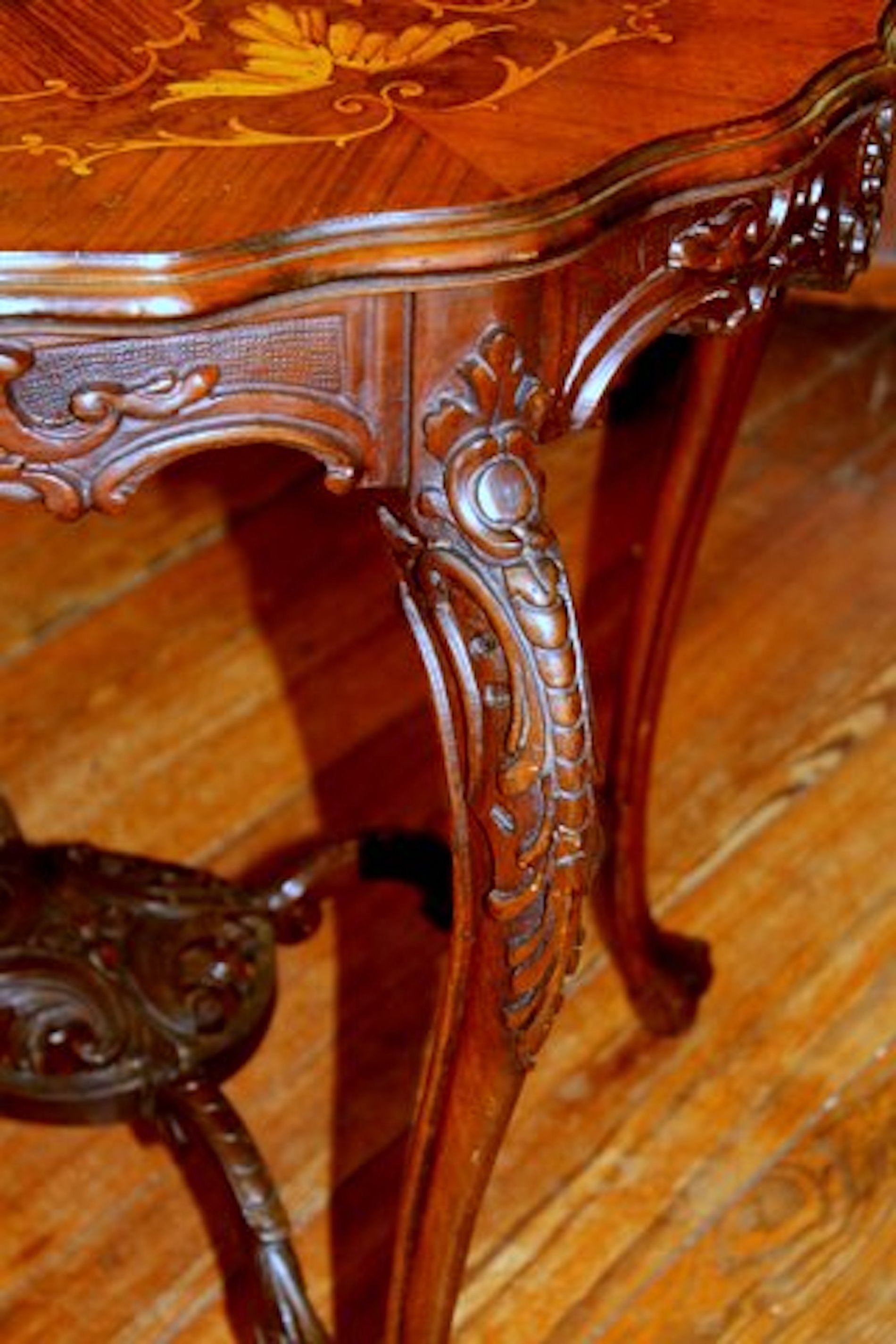 Antique English Mahogany and Exotic Woods Centre Table - Image 5