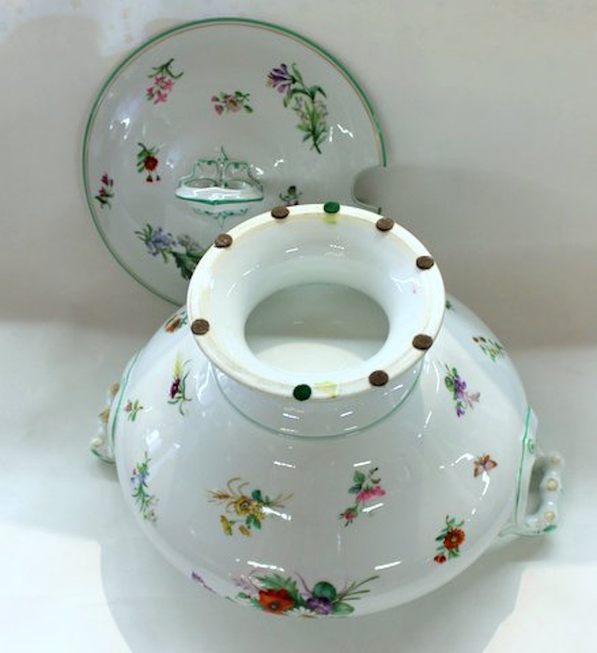 Antique Continental Hand-painted Porcelain Botanical Soup Tureen - Image 5