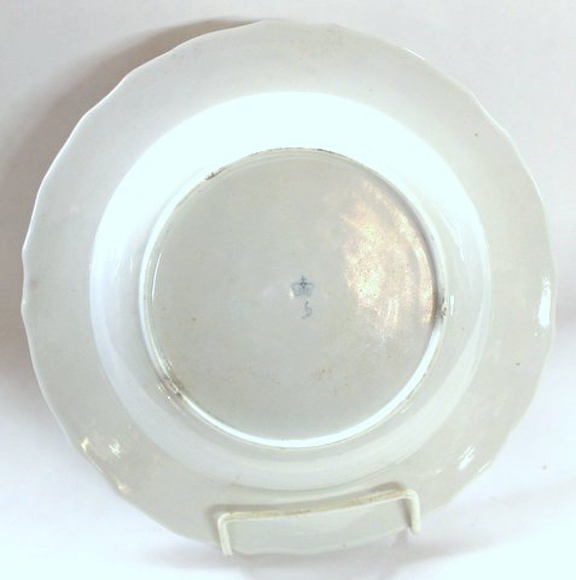 PAIR of Antique English Chelsea-Derby Porcelain Neoclassical Garlands and Roses Pattern Rim Soup Plates - Image 5