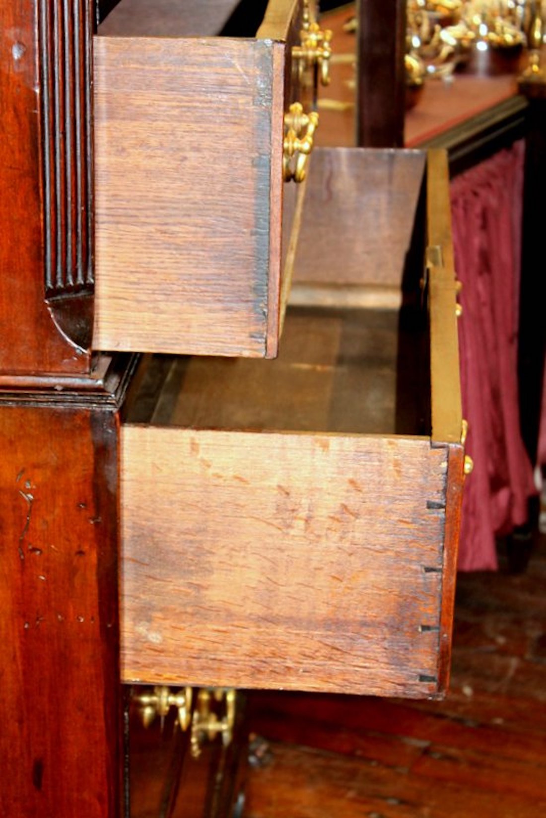 Antique English George III. Satinwood Inlaid Flame or Crotch Mahogany Chippendale Style Chest on Chest - Image 7