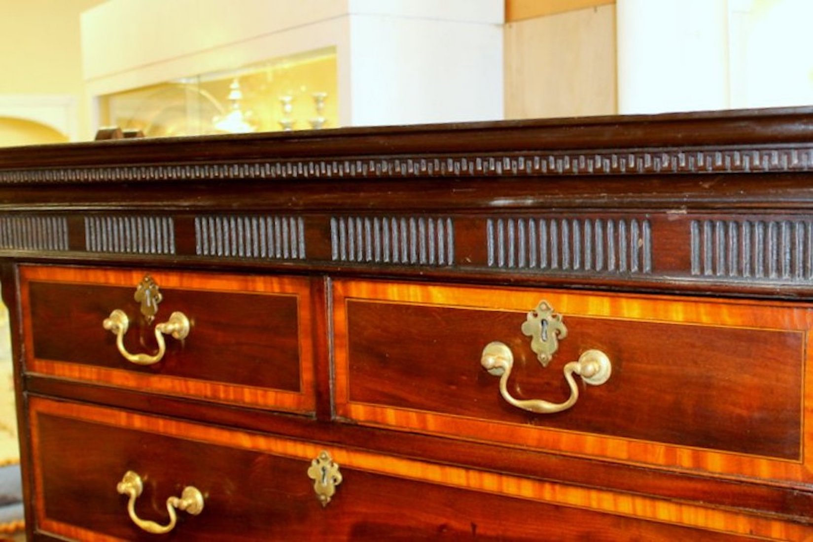 Antique English George III. Satinwood Inlaid Flame or Crotch Mahogany Chippendale Style Chest on Chest - Image 5