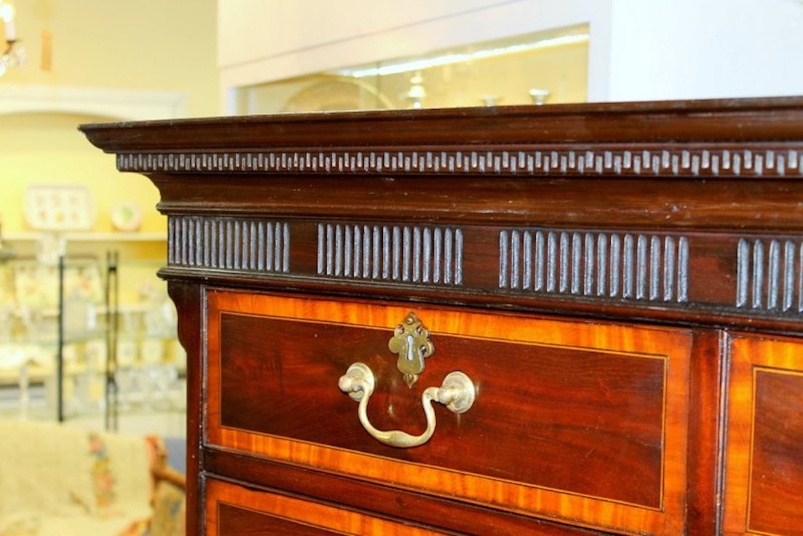Antique English George III. Satinwood Inlaid Flame or Crotch Mahogany Chippendale Style Chest on Chest - Image 4