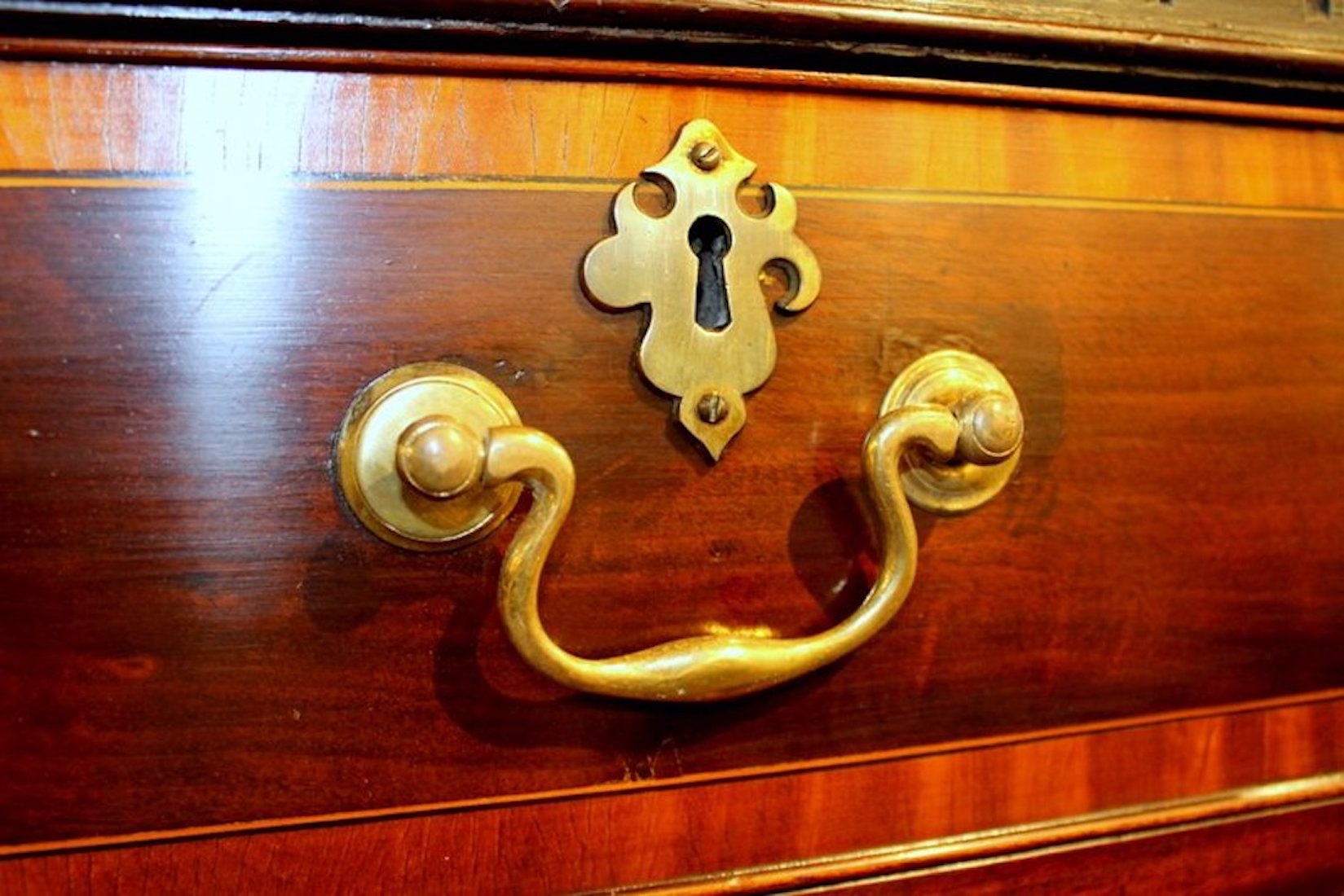 Antique English George III. Satinwood Inlaid Flame or Crotch Mahogany Chippendale Style Chest on Chest - Image 2